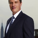 Tim Dekay (Peter Burke)